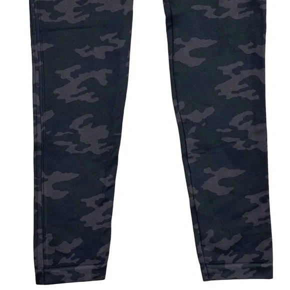 Spanx Leggings Large Seamless Tummy Control Shaping Smoothing Camo Look at Me - Picture 8 of 9
